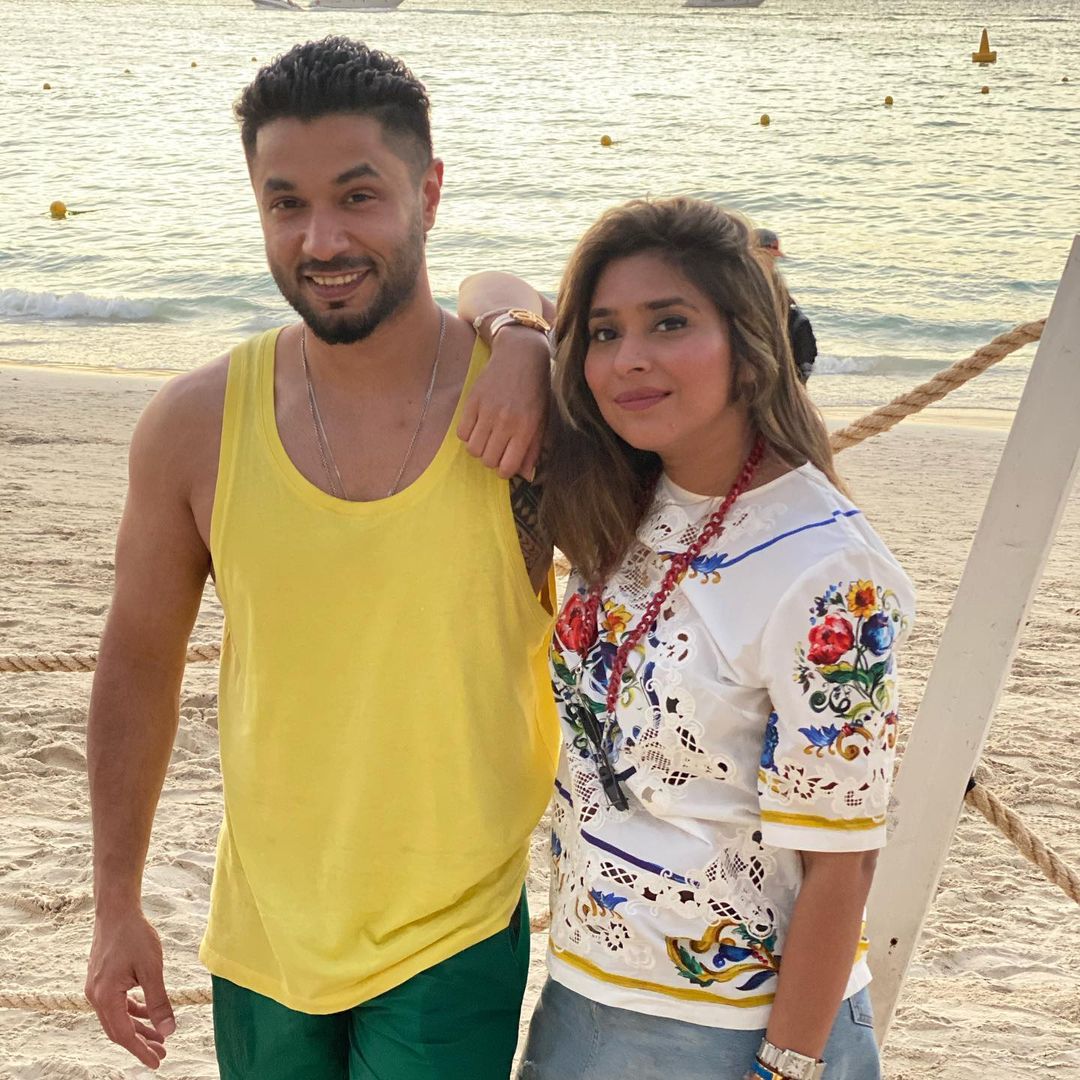 Hasan Rizvi Vacationing With Family In Dubai Reviewit.pk