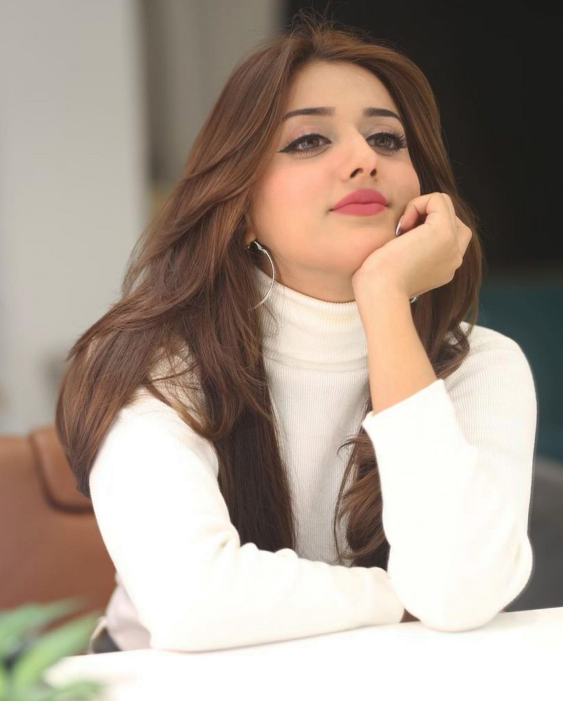 Jannat Mirza Is All Set To Make Her Lollywood Debut | Reviewit.pk