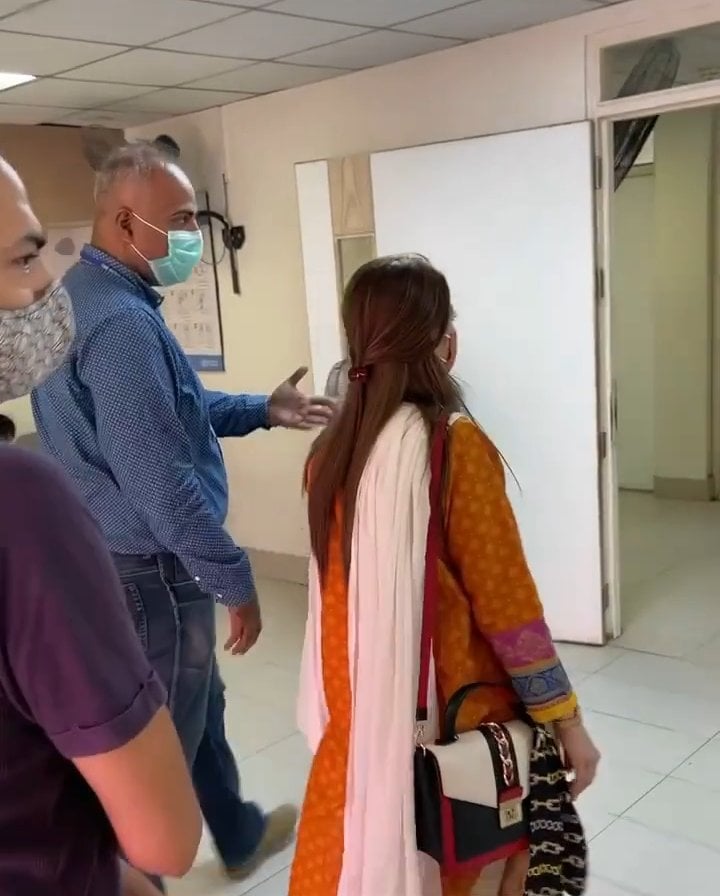 Minal Khan Visits Children Fighting Cancer