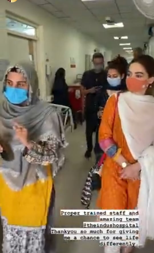 Minal Khan Visits Children Fighting Cancer