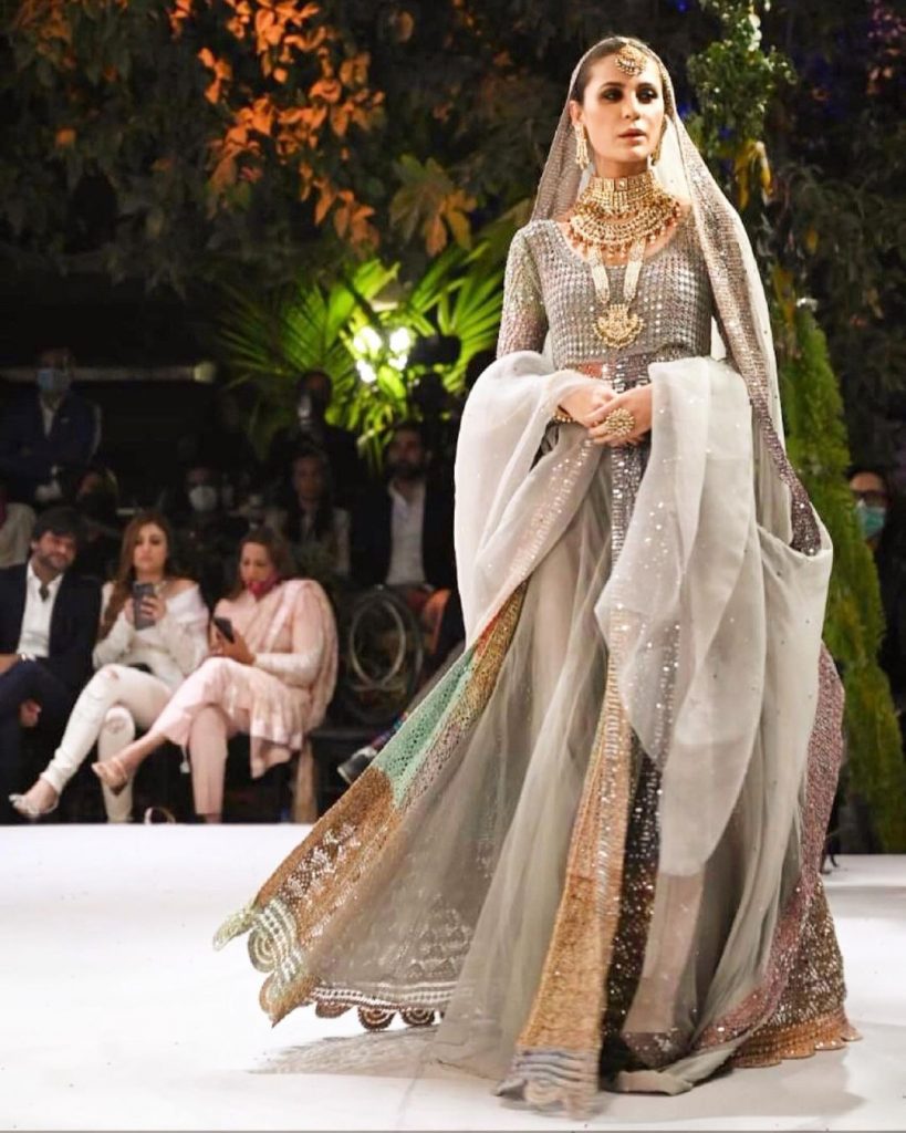 Nausheen Shah Beautiful Traditional Looks