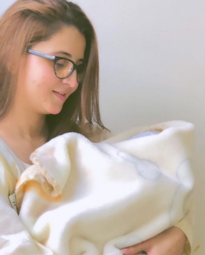 Anchor Neelum Yousuf Unveils Her Daughters Face For The First Time On Social Media