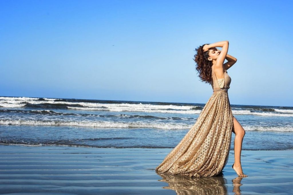 Saba Qamar Balmy Photo Shoot At Beach - Public Criticism