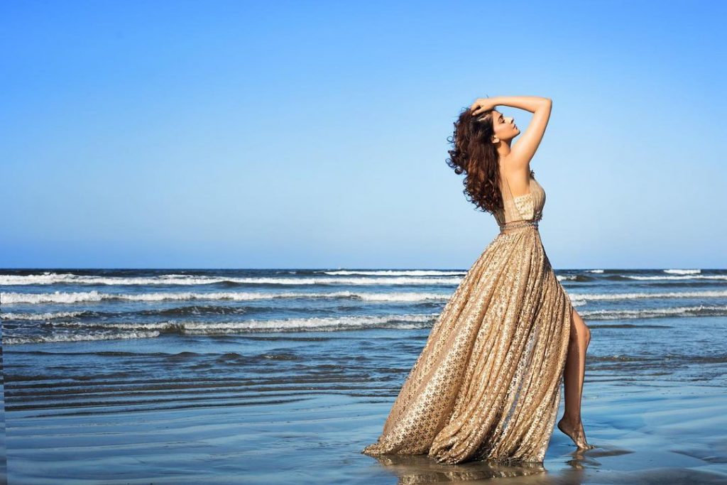 Saba Qamar Balmy Photo Shoot At Beach - Public Criticism