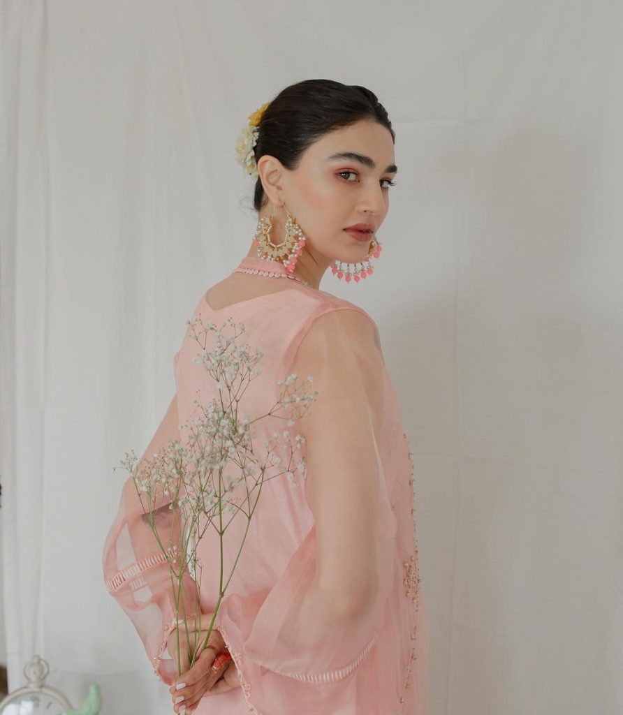 Saheefa Jabbar Gracefully Carries The Traditional Look In Her Latest Shoot