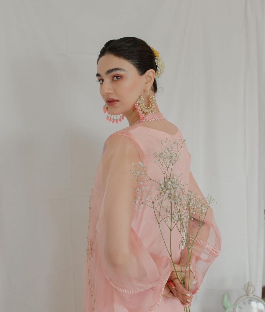 Saheefa Jabbar Gracefully Carries The Traditional Look In Her Latest Shoot