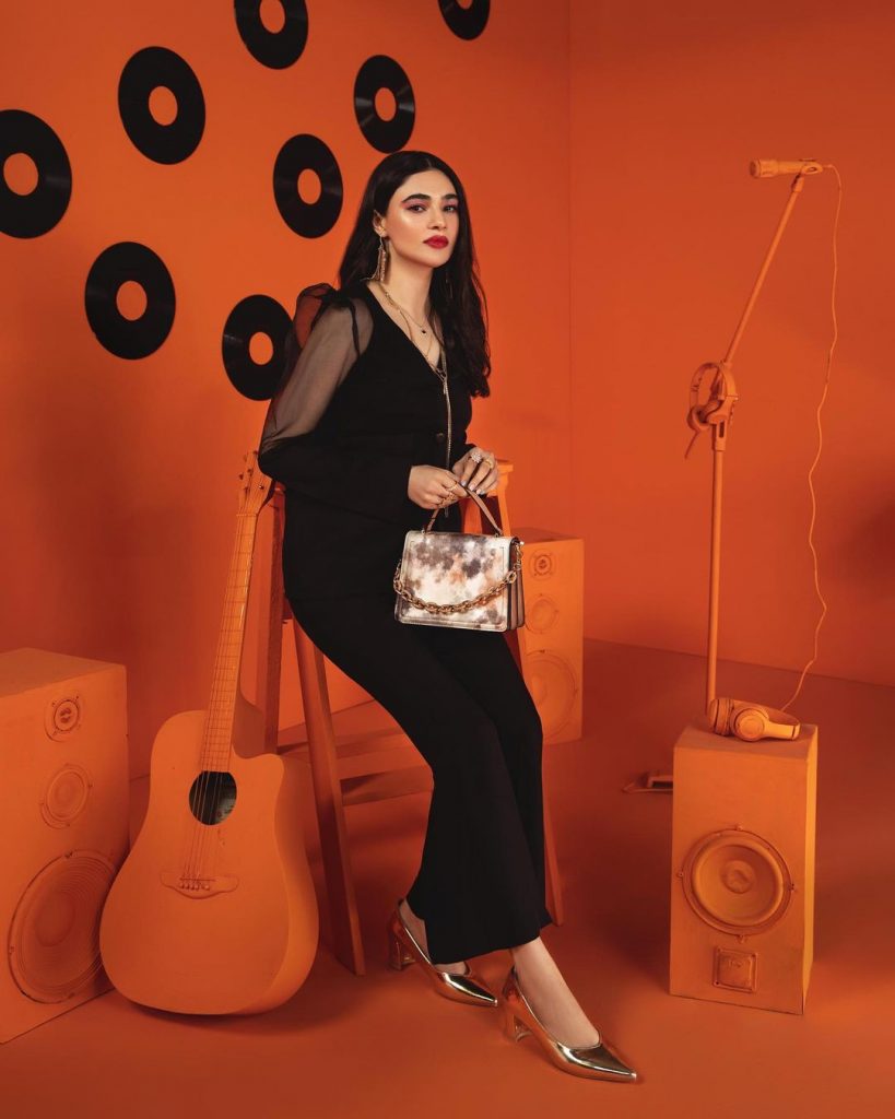 Saheefa Jabbar Gracefully Carries The Traditional Look In Her Latest Shoot