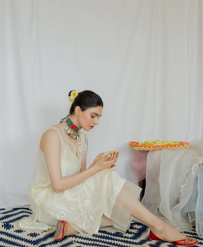 Saheefa Jabbar Gracefully Carries The Traditional Look In Her Latest Shoot