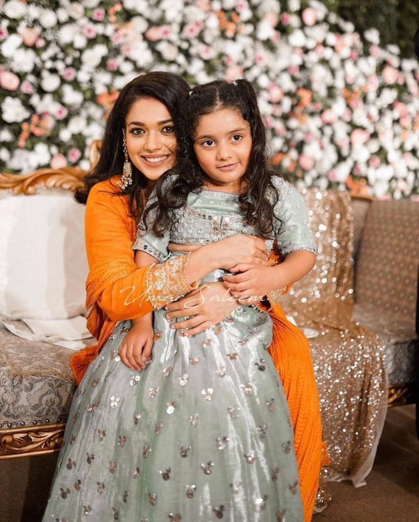 Sanam Jung Recent Adorable Clicks With Daughter