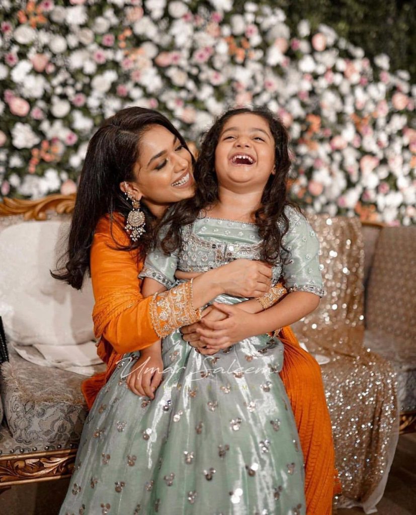 Sanam Jung Recent Adorable Clicks With Daughter