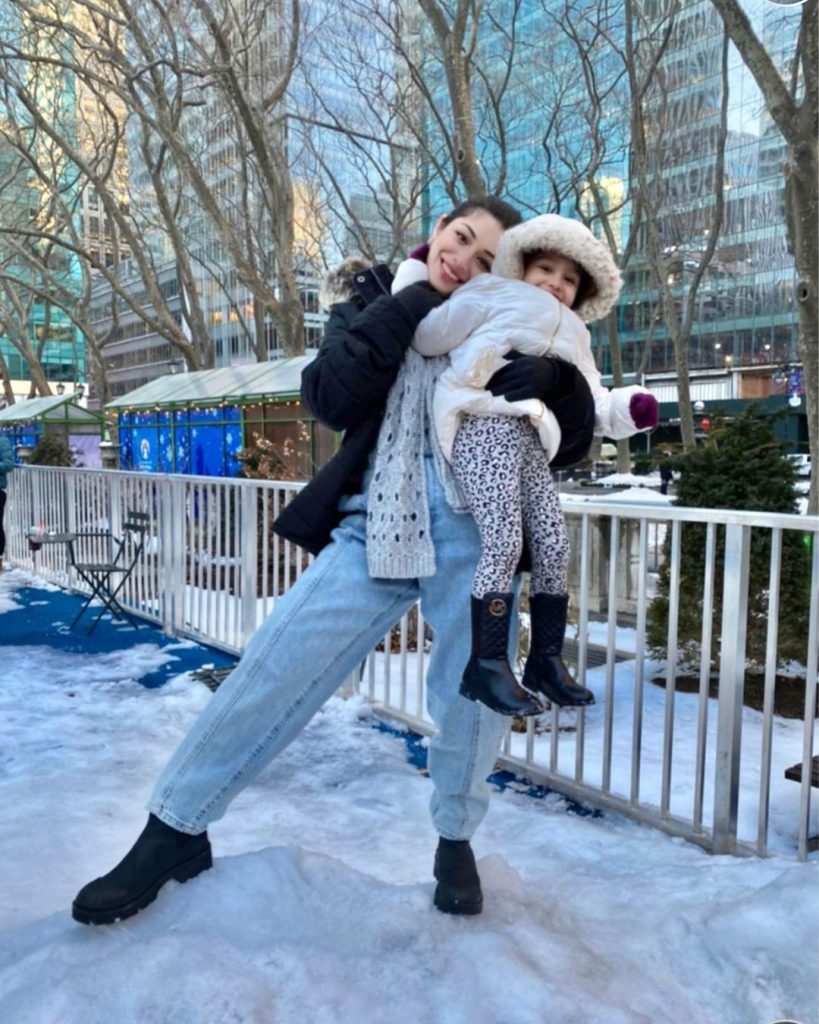 Sidra Batool Pictures With Her Daughters