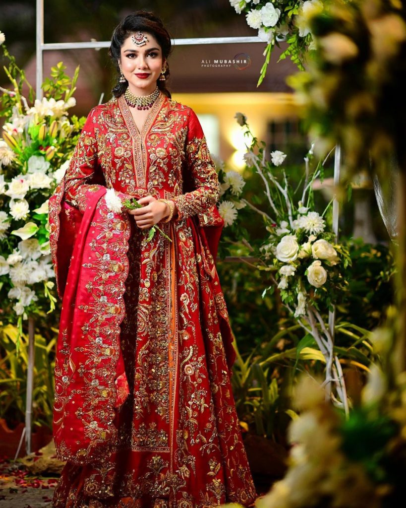 Syeda Tuba Aamir Looks Drop-Dead Gorgeous In Traditional Bridal Attires