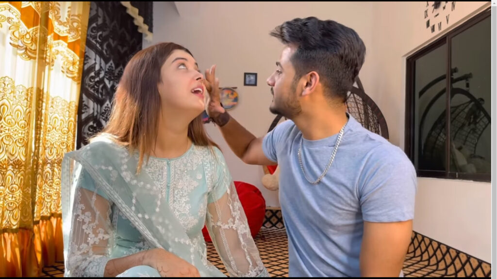 Zulqarnain Chaudhry Doing Wife Kanwal Aftab's Make Up