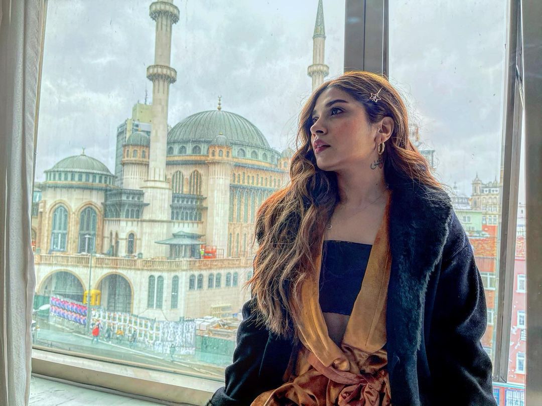 Latest Pictures of Actress Mahi Baloch from Turkey