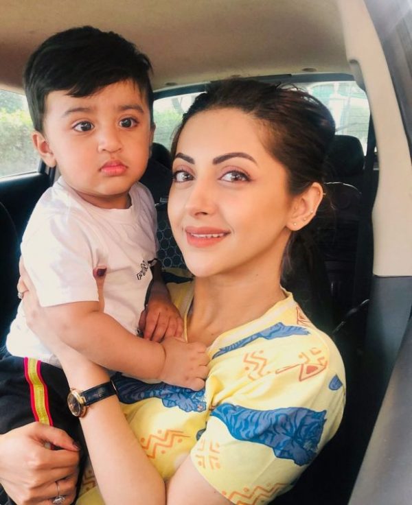 Moomal Khalid Adorable Pictures With Husband And Son