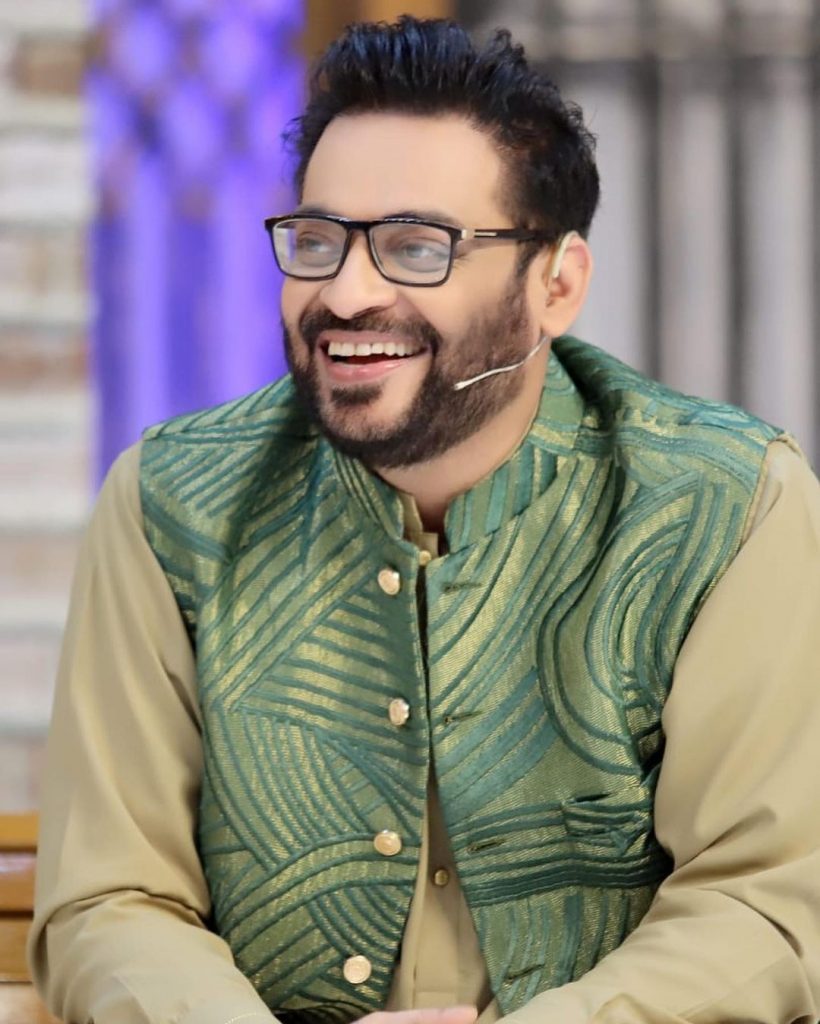 Aamir Liaquat Fell Down During A Live Show