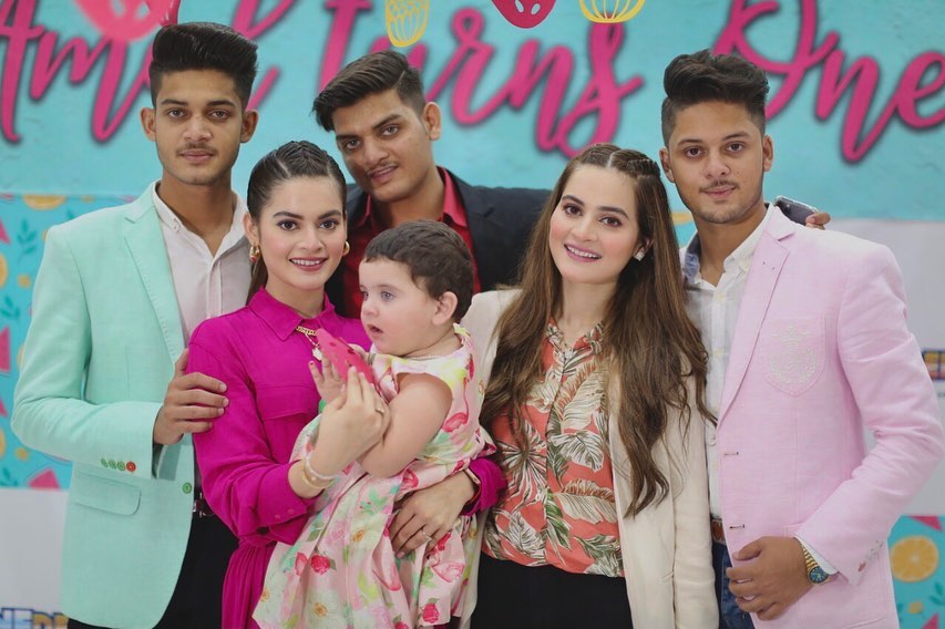 Aiman And Minal's Latest Pictures With Their Brothers