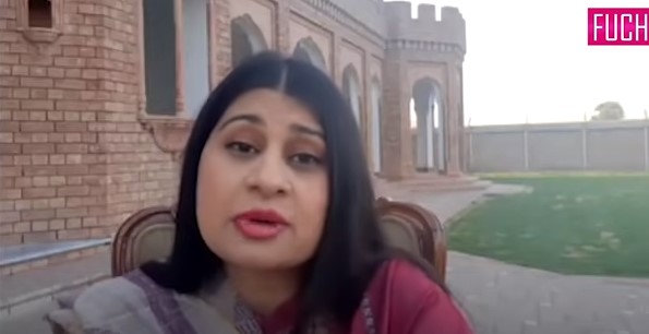 Here Is What Amna Mufti Has To Say About Her Meeting With PM Imran Khan