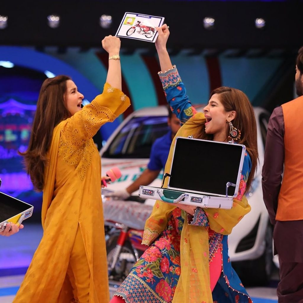 Candid Shots Of Ayesha Omer And Ahmed Ali Butt From The Set Of JPL