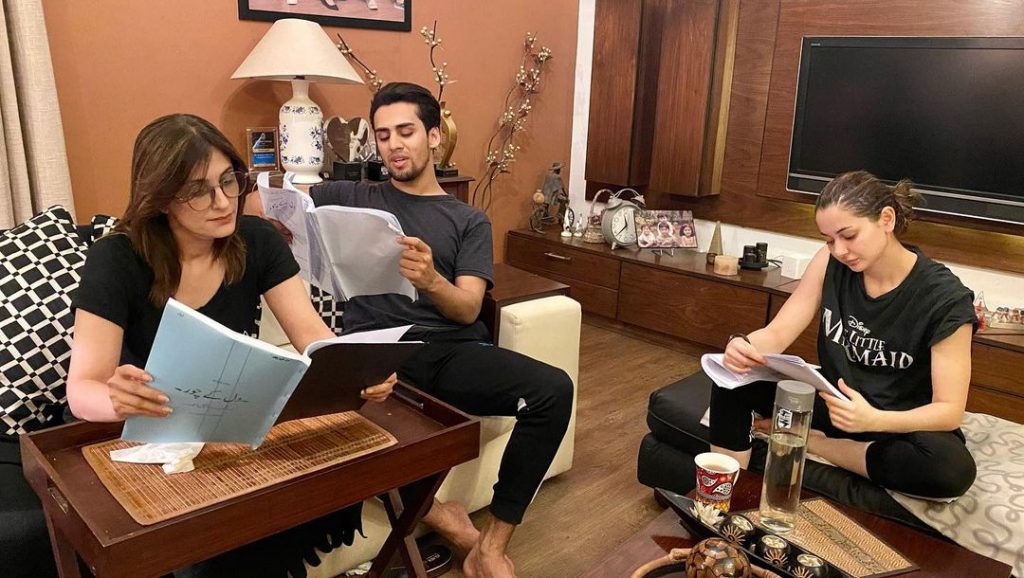 Hania Aamir And Momin Saqib Pair Up For An Upcoming Project