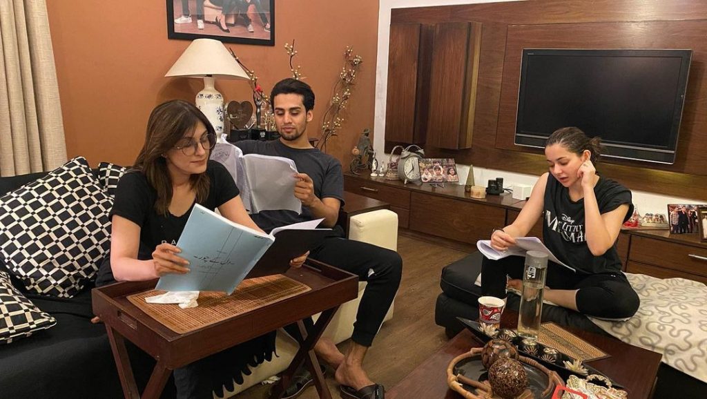 Hania Aamir And Momin Saqib Pair Up For An Upcoming Project