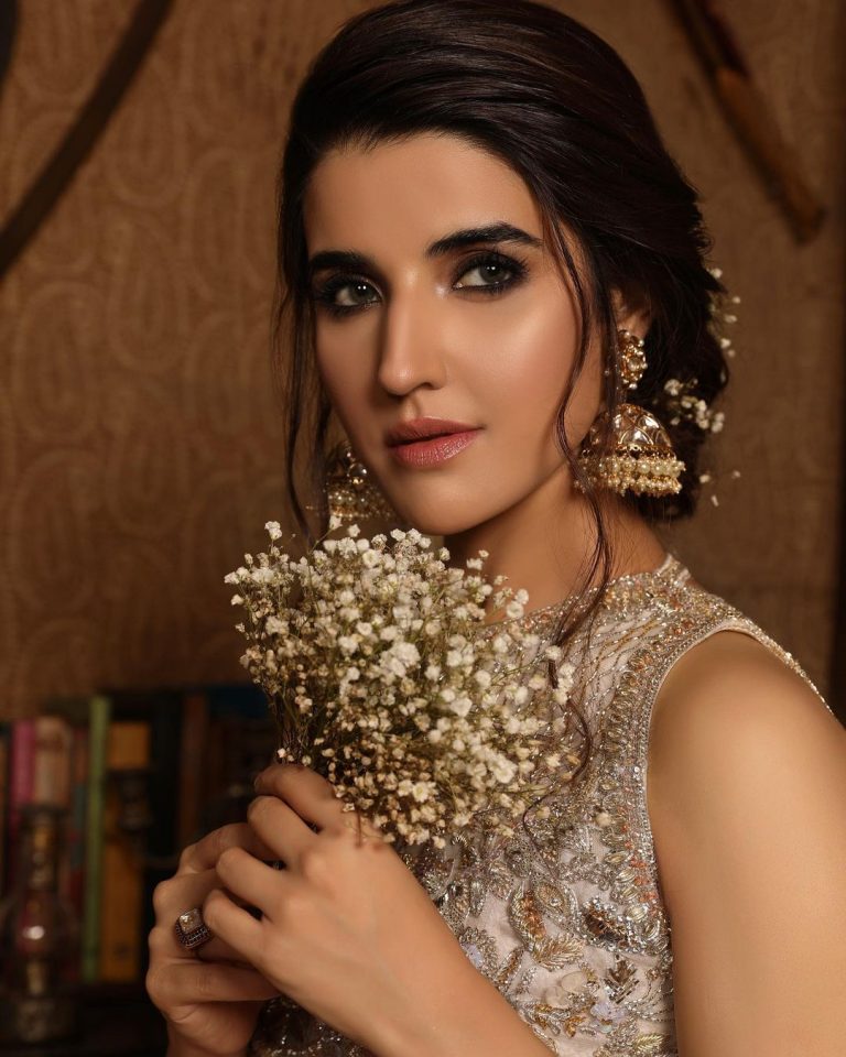 hareem-farooq-looks-undeniably-gorgeous-in-her-latest-shoot-reviewit-pk