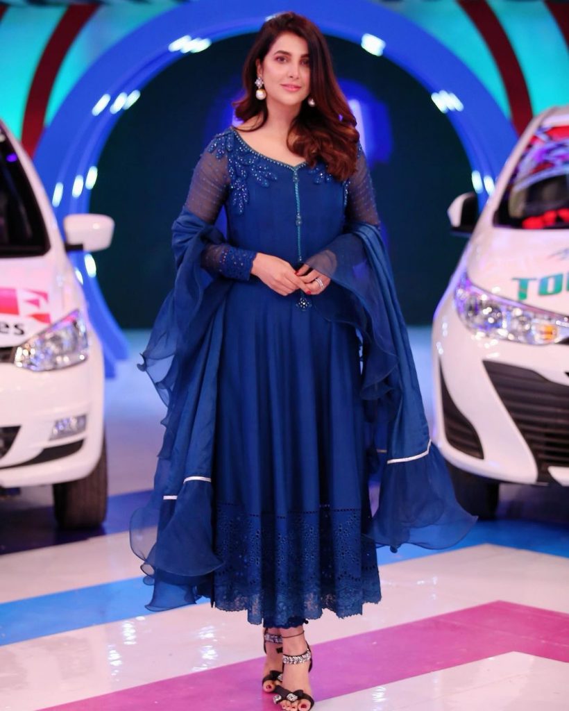 Areeba Habib Looks Beautiful In Her Recent Appearance In JPL