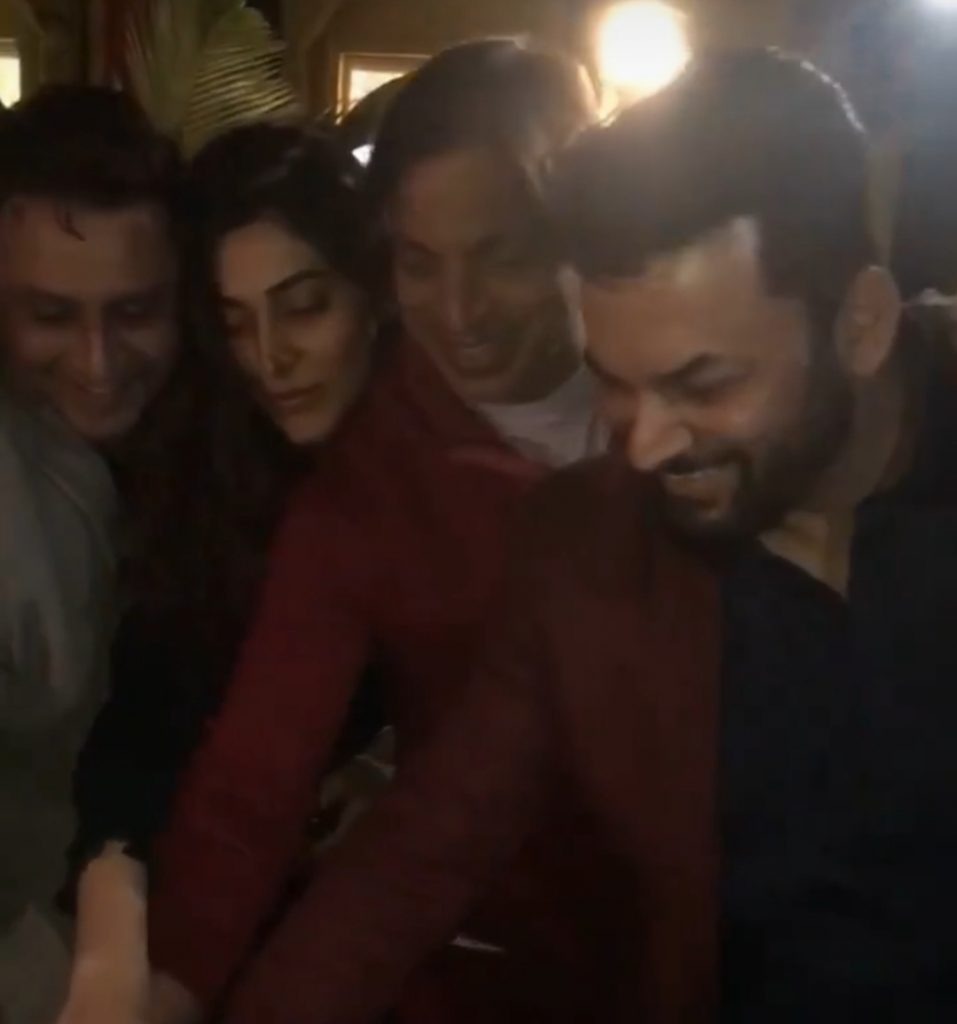 Shoaib Akhtar And Eshal Fayyaz Spotted With Nauman Masood Family