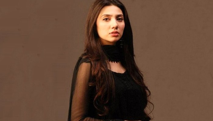 Mahira Khan Jamming On Hamsafar's OST