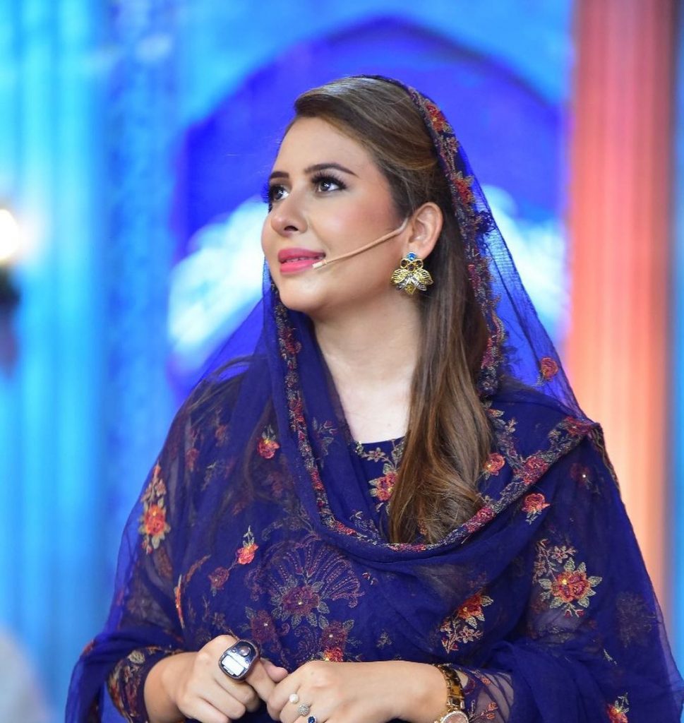 Rabia Anum Gets Emotional During A Live Show