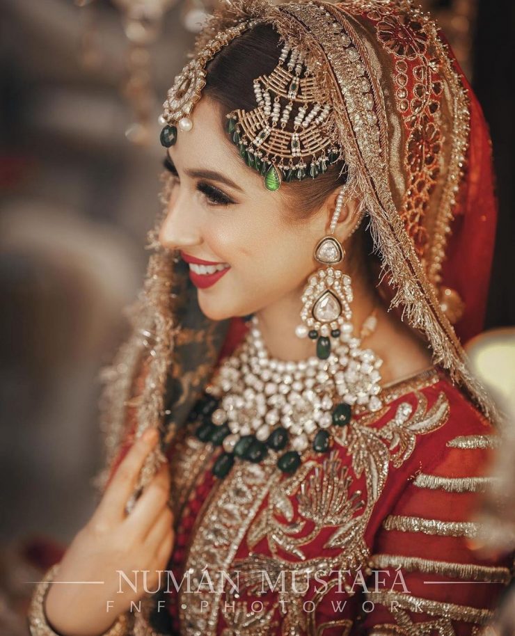 Sabeena Farooq Radiates Charm In Her Latest Bridal Shoot | Reviewit.pk