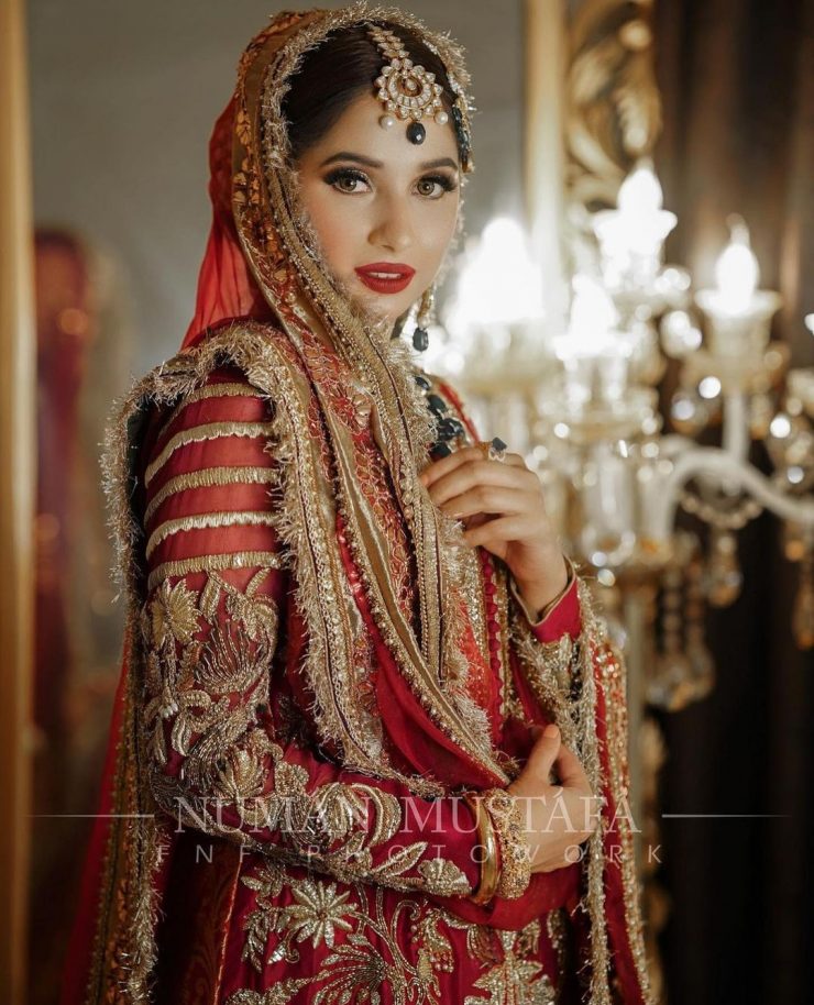 Sabeena Farooq Radiates Charm In Her Latest Bridal Shoot | Reviewit.pk