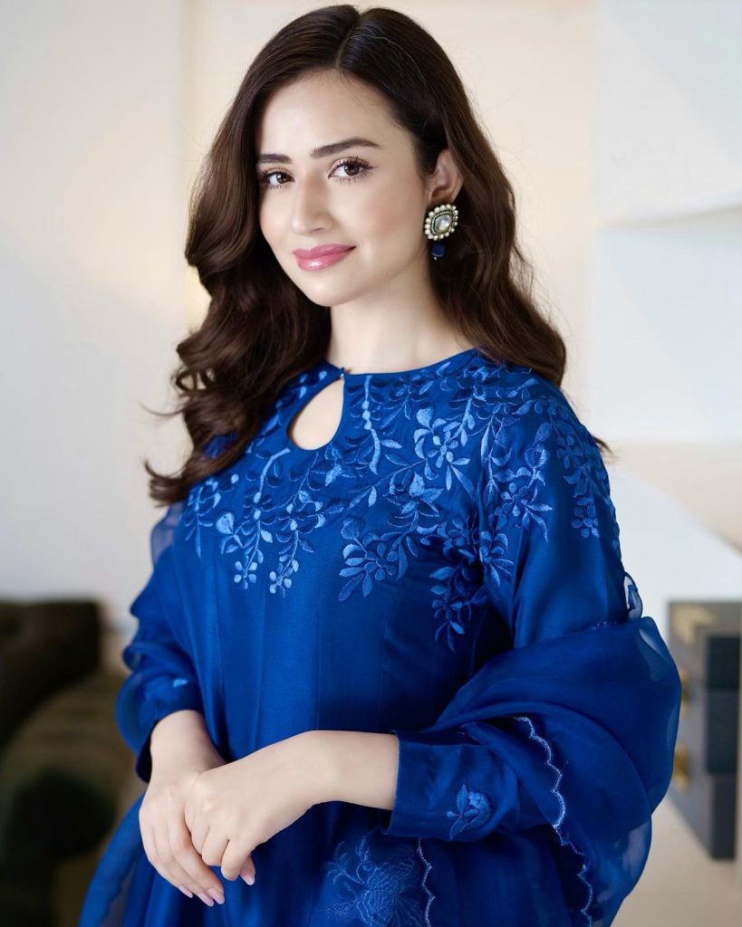 Sana Javed Looks Elegant in Her Recent Appearances In Jeeto Pakistan