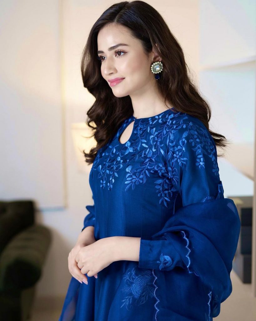 Sana Javed Looks Elegant in Her Recent Appearances In Jeeto Pakistan