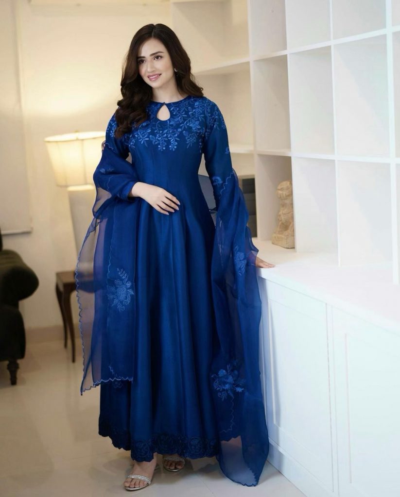 Sana Javed Looks Elegant in Her Recent Appearances In Jeeto Pakistan