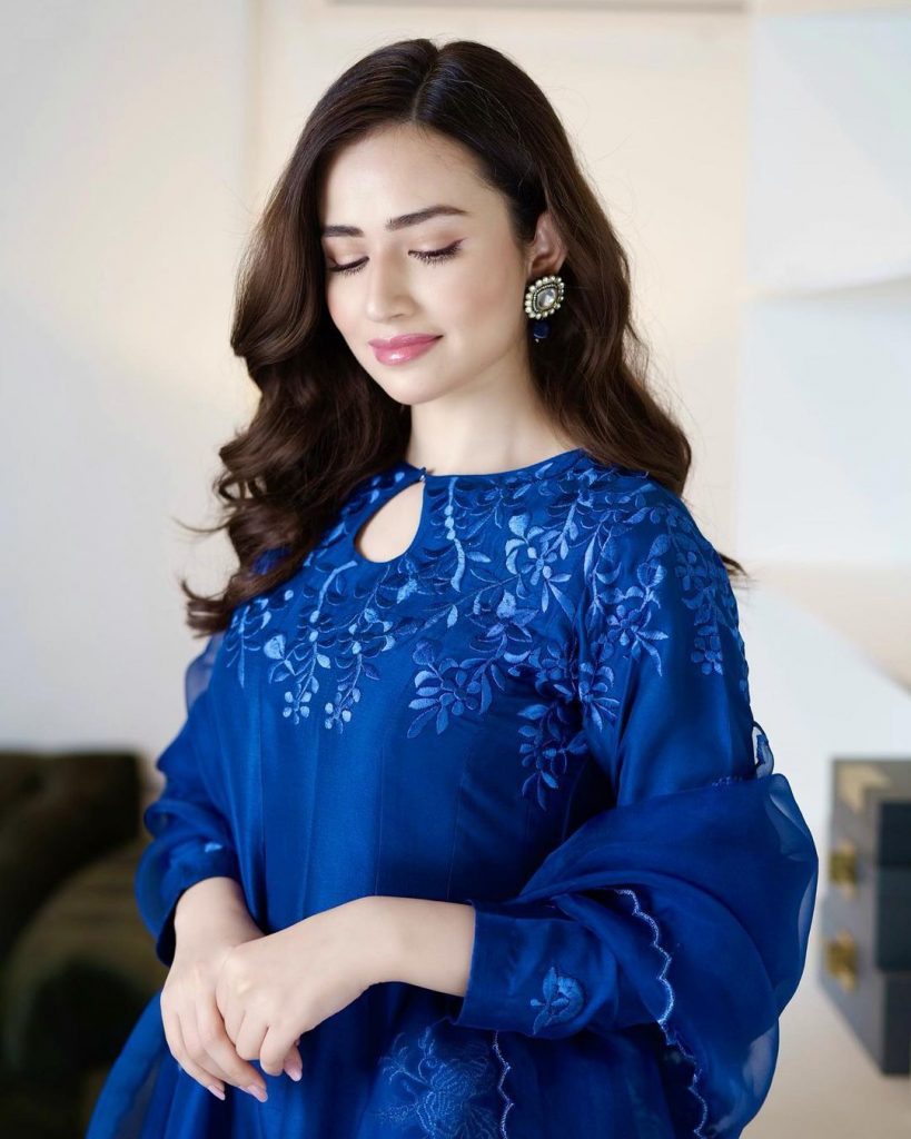 Sana Javed Looks Elegant in Her Recent Appearances In Jeeto Pakistan