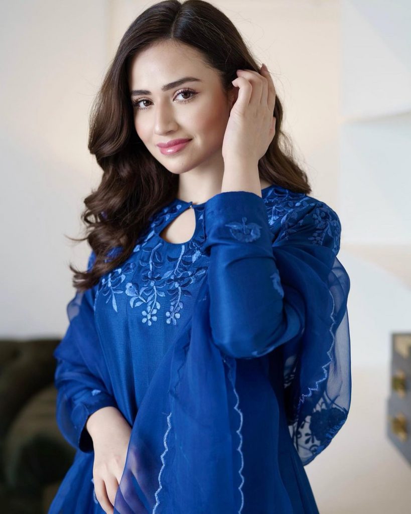 Sana Javed Looks Elegant in Her Recent Appearances In Jeeto Pakistan