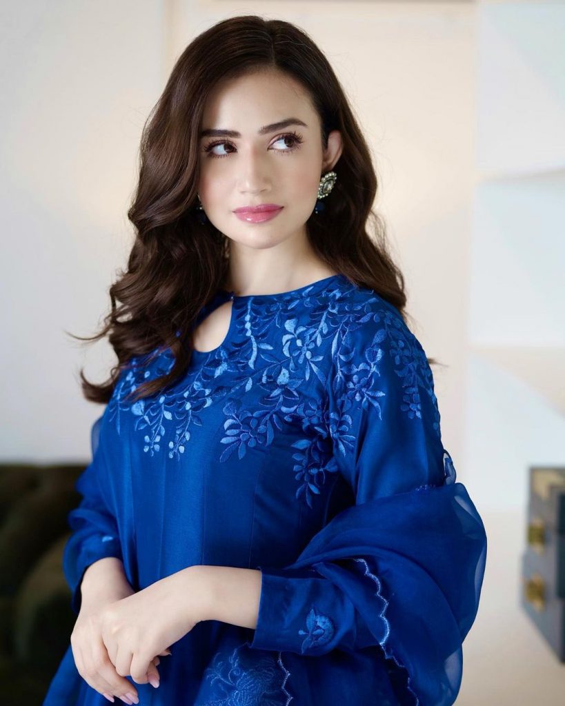 Sana Javed Looks Elegant in Her Recent Appearances In Jeeto Pakistan