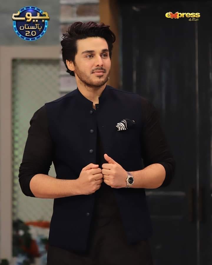 Sanam Jung And Ahsan Khan Make A Guest Appearance At "Jeeway Pakistan"
