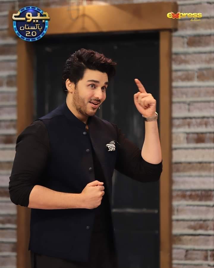 Sanam Jung And Ahsan Khan Make A Guest Appearance At "Jeeway Pakistan"