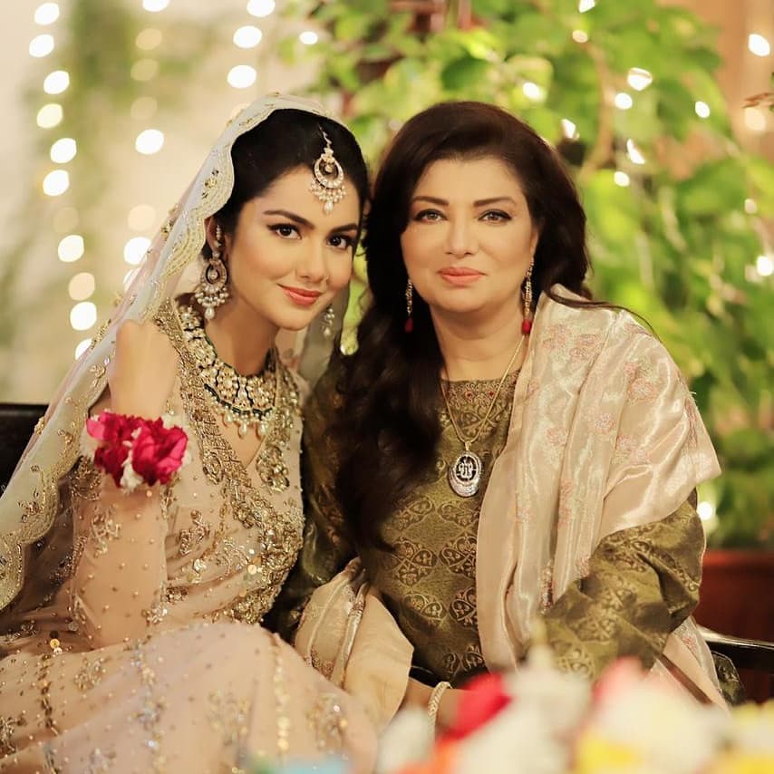 Beautiful Family Pictures of Actress Shaheen Khan