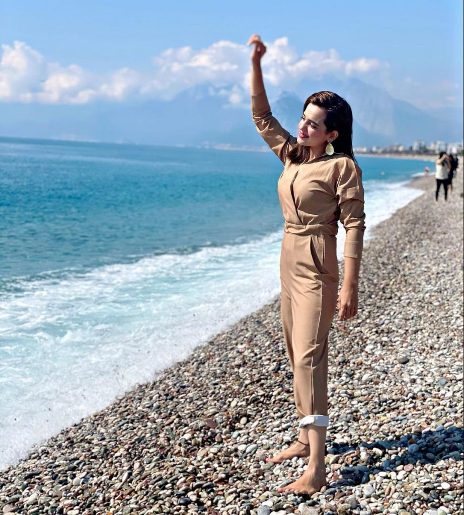 Sumbul Iqbal Beautiful Pictures From Turkey