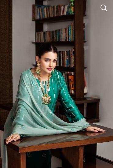 Nishat Linen's Latest Luxury Collection Featuring Zara Noor Abbas