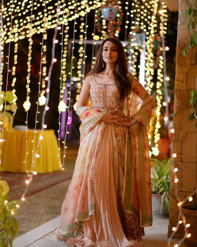 Zarnish Khan Looked Ravishing On Set Of Upcoming Telefilm