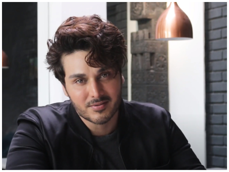 Ahsan Khan's Mother Surprised Him in Live Show