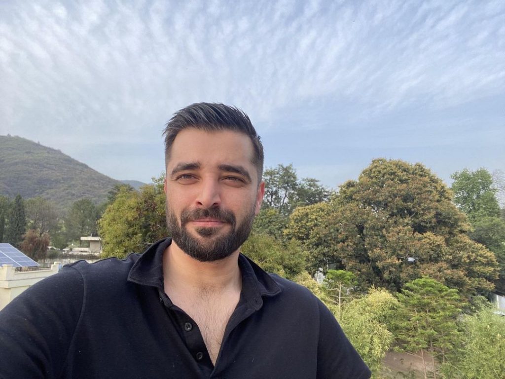 Hamza Ali Abbasi Is Cheerfully Playing with Son - Recent Pictures