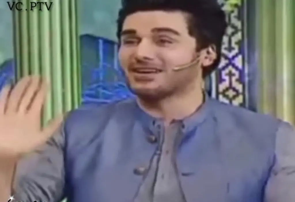 Ahsan Khan's Mother Surprised Him in Live Show