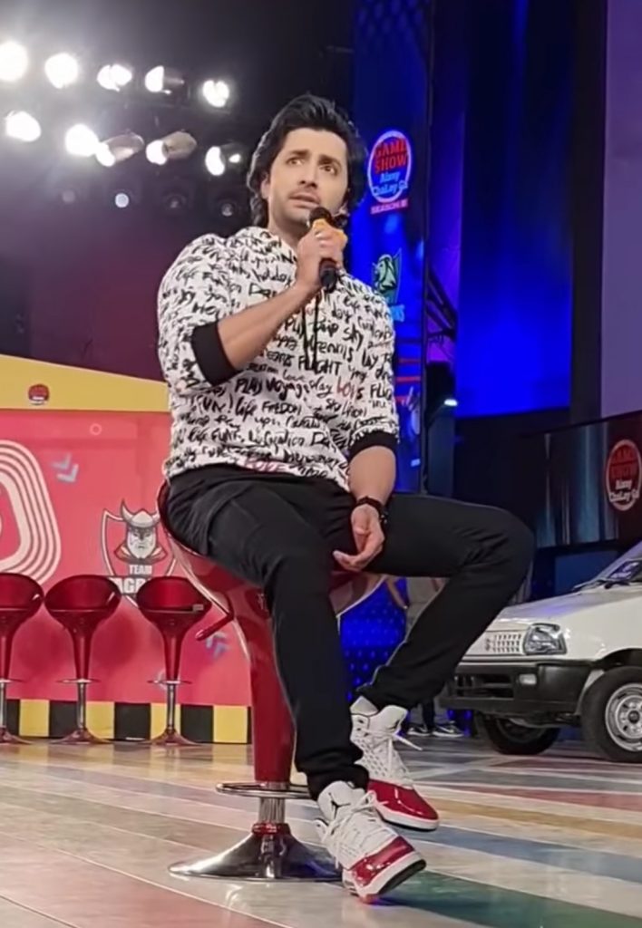 Fans Loved Danish Taimoor's Unplugged Version Of Tujhey Kitna Chahney Lagay