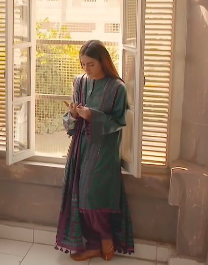 Stunning Looks & Outfits of Iqra Aziz From Khuda Aur Mohabbat 3