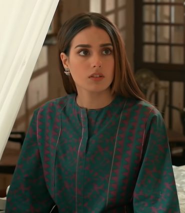 Stunning Looks & Outfits of Iqra Aziz From Khuda Aur Mohabbat 3 ...